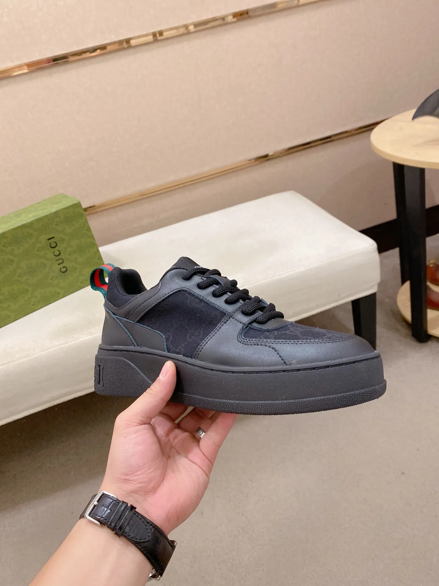 Men's clothing and shoes💰:420💰 (GUCCI) The latest model from the official website🎁🎁Casual and fashionable men's shoes👟, hot style💥The version is simple and elegant, exclusive for trendy men. The unique latest brand elements from the official website👑Original Gucci decoration, fashionable and generous, the fabric is original cowhide ✅Mesh breathable lining, the official website specifies wear-resistant casual outsole, the classic model is taken in kind at the counter🎬38-44 (can be customized for 45 non-refundable)